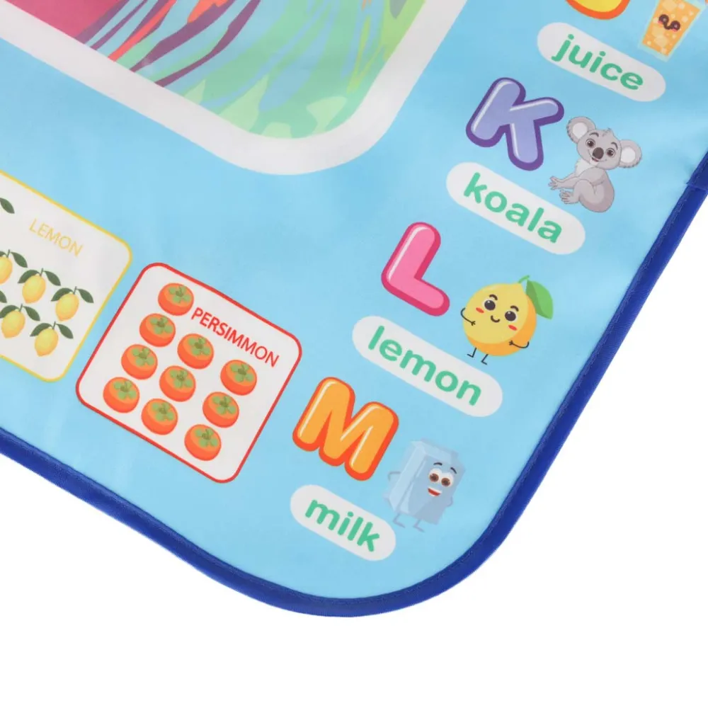 Wałek do malowania wodą używany na powierzchni edukacyjnej maty