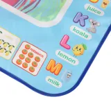 Wałek do malowania wodą używany na powierzchni edukacyjnej maty