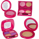 zestaw akcesoriów do makijażu i stylizacji paznokci z bliska