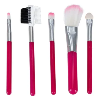 wnętrze kuferka z imitacją kosmetyków, rozłożone na jasnej powierzchni