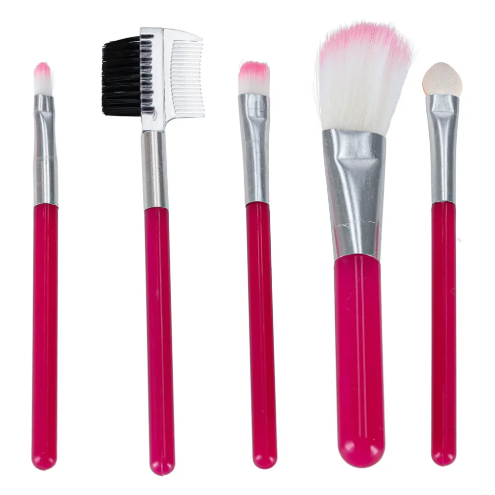 wnętrze kuferka z imitacją kosmetyków, rozłożone na jasnej powierzchni