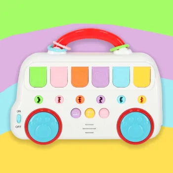 Widok z góry na autobus edukacyjny prezentujący kolorowe elementy