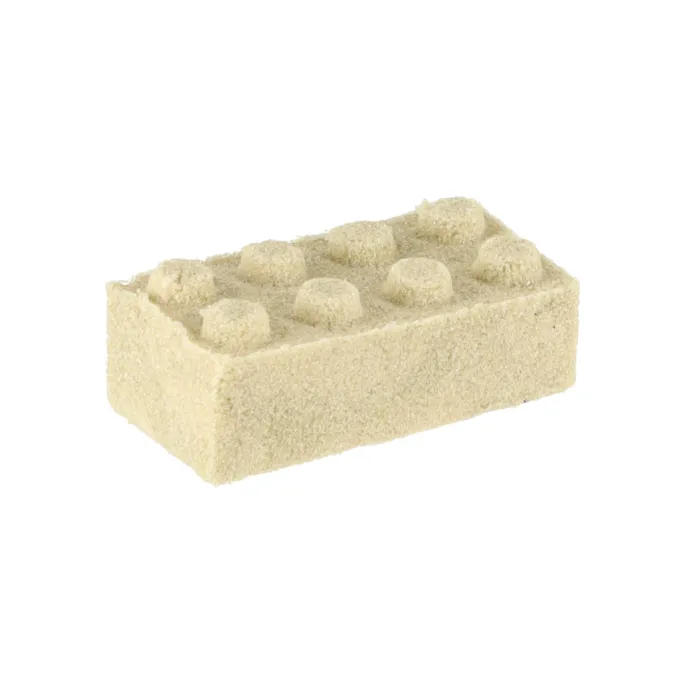 Zbliżenie na piasek sensoryczny i proces lepienia kształtów