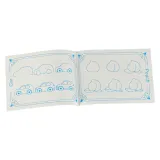 dzieci wspólnie rysujące na dużej macie wodnej w tematyce łąki