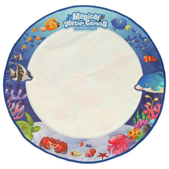 Zbliżenie na powierzchnię maty okrągłej z odkrytymi ilustracjami