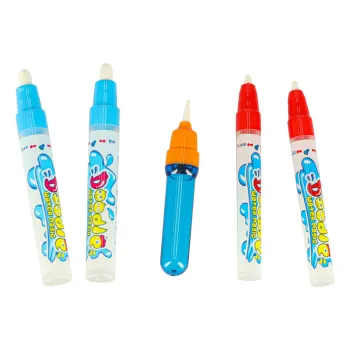 Szablony z kształtami i wałek do stemplowania dołączone do zestawu