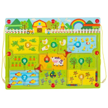 Zbliżenie na magnetyczne pisaki na sznureczkach przy planszy labiryntu