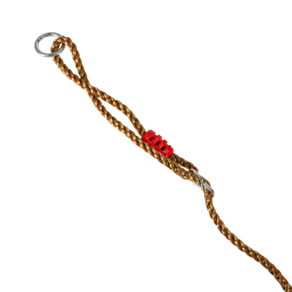 czerwona huśtawka ogrodowa zawieszona na linach