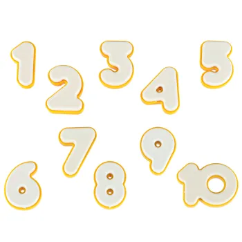 królik na huśtawce z marchewkami jako część zestawu