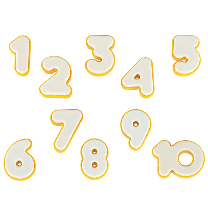 królik na huśtawce z marchewkami jako część zestawu