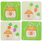 plansza do gry z kartami i akcesoriami ułożonymi na stole