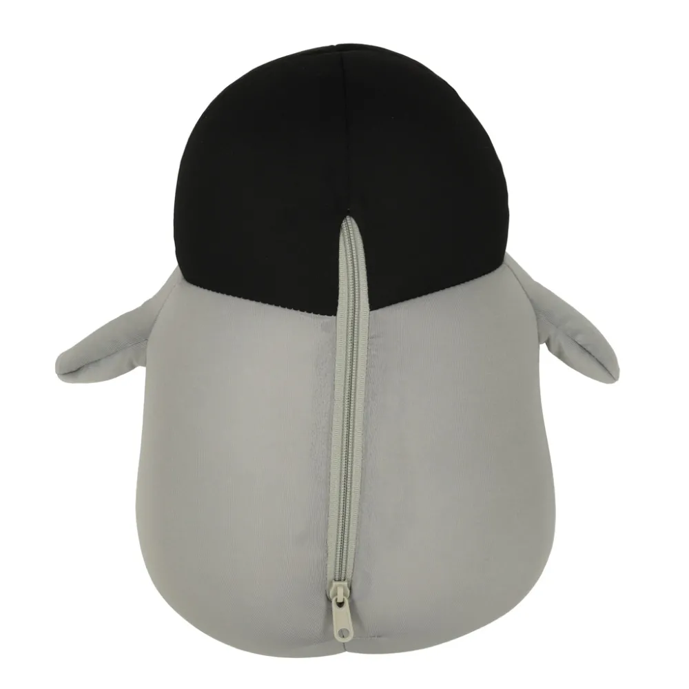 zbliżenie na kulki styropianowe wewnątrz poduszki dla dzieci