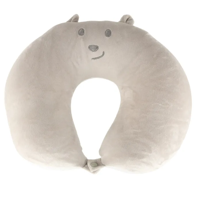 łatwe przypięcie poduszki do torby dzięki praktycznemu zatrzaskowi