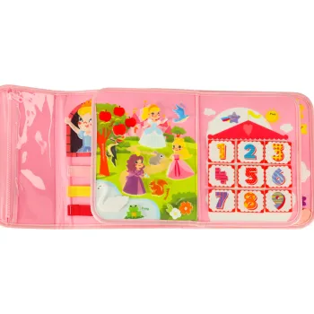 Przykład filcowego zamku księżniczki z elementami geometrycznymi