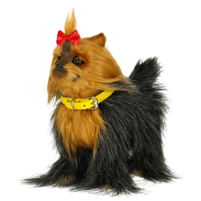 przyjazny pluszowy piesek w pozycji bocznej z widocznym przełącznikiem