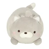 Szara poduszka podróżna na siedzeniu samochodu