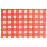 detal kolorowych kartoników z sokiem obok zabawkowego kosza