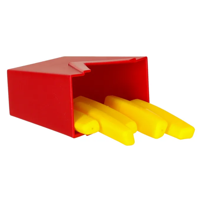 Akcesoria do zabawy w piknik – kosz, cerata i sztuczne produkty spożywcze