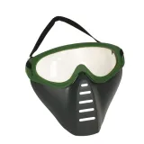 komplet akcesoriów wojskowych, w tym lornetka i gwizdek