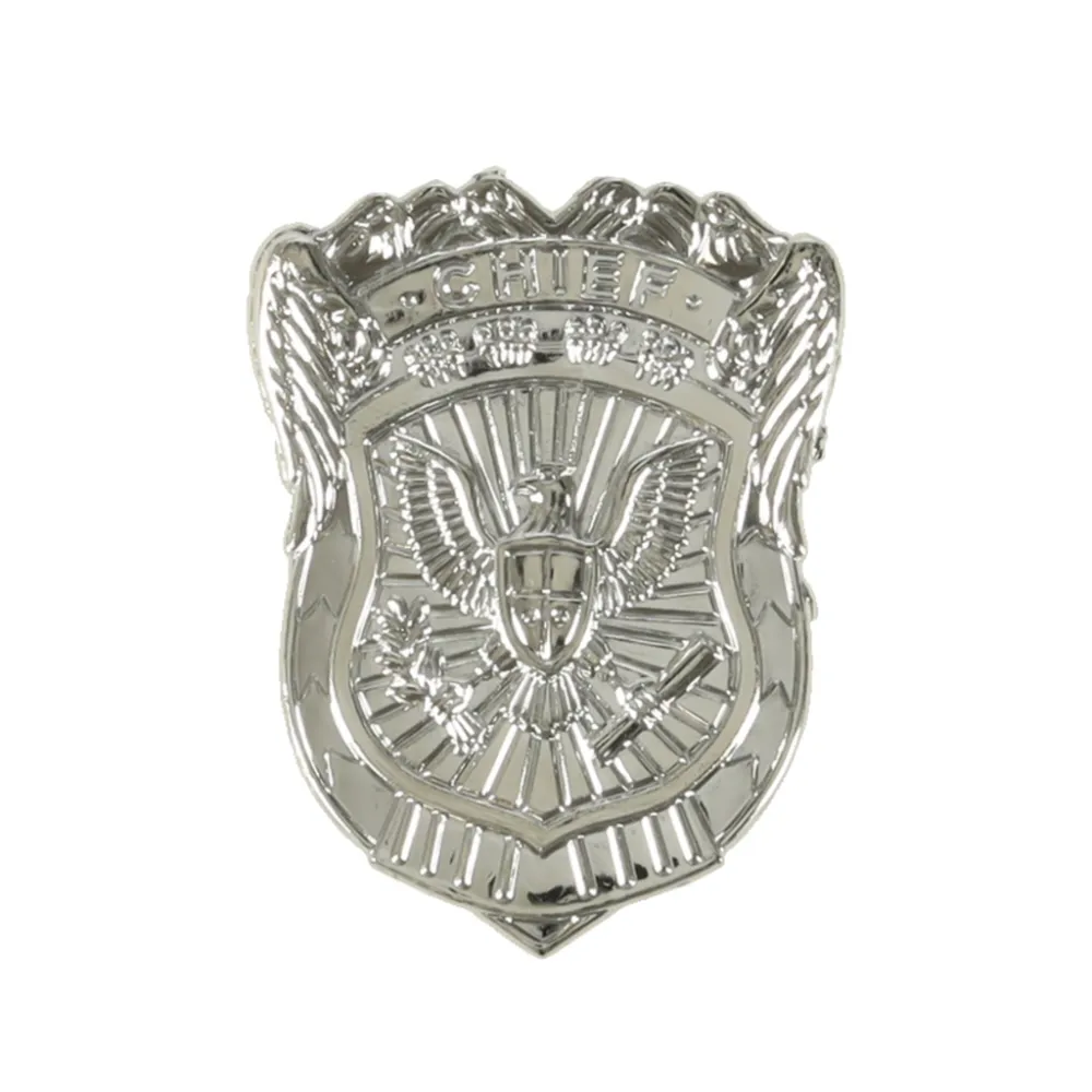 pełen zestaw małego policjanta z gwizdkiem i odznaką