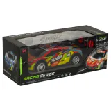 widok samochodu rc na różnych powierzchniach zabawy