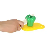 zestaw warzyw i owoców do krojenia na kolorowym stole