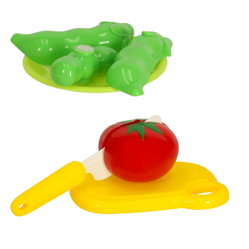 zbliżenie na plastikowe warzywa i owoce z kolekcji