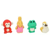 zbliżenie na kolorowe figurki zwierząt do domku na drzewie