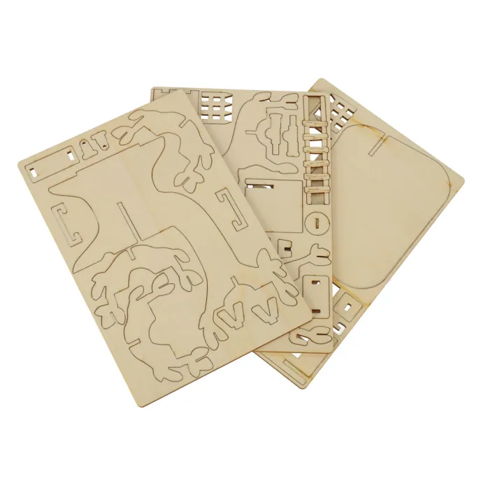 drewniane elementy konstrukcyjne przed złożeniem w domek