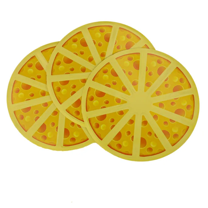 detal plastikowej pułapki na myszy i kawałków sera