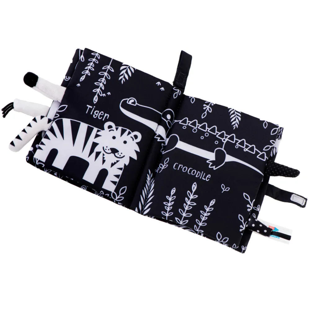 materiałowa książeczka safari leżąca na białym tle