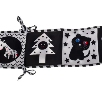 Zbliżenie na szeleszczące elementy i faktury książeczki dla niemowląt