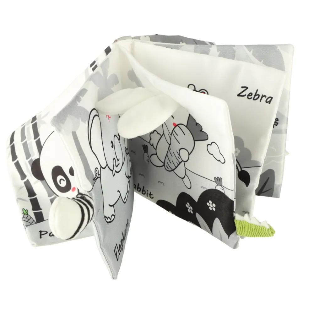 Książeczka sensoryczna przypięta do wózka