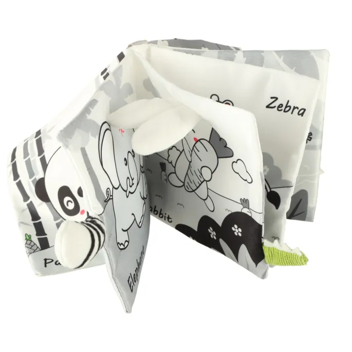 Książeczka sensoryczna przypięta do wózka