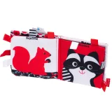 Miękki gryzak przyczepiony do materiałowej książeczki z metkami