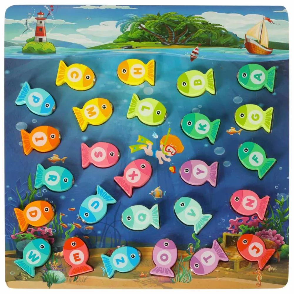 zbliżenie na drewniane rybki z literami alfabetu