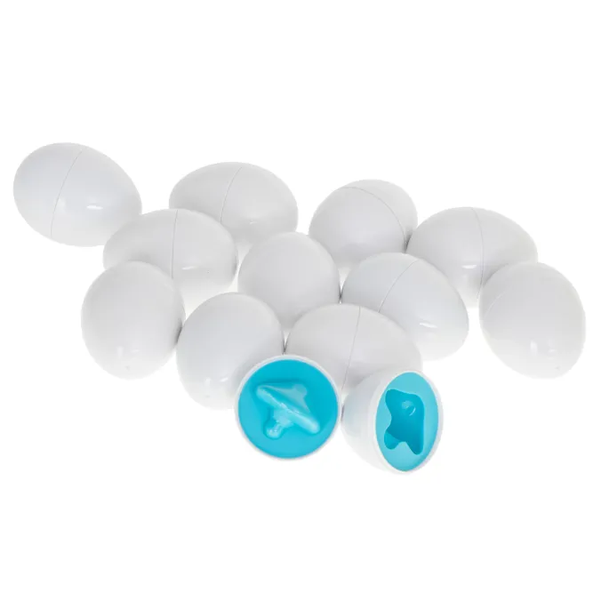 pojemnik na sorter z jajkami ułożony na stole