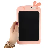 Detal różowego znikopisu dla dzieci z czytelnym wyświetlaczem lcd