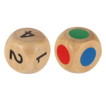 drewniane kostki obok misiów i kart z zadaniami