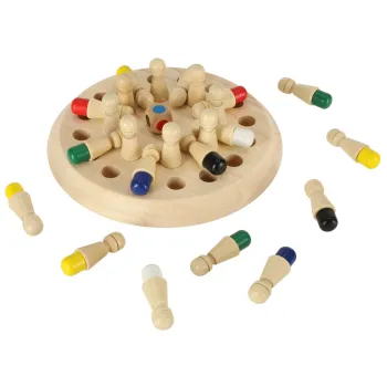 Zbliżenie na okrągłą drewnianą planszę z otworami na pionki