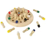 Zbliżenie na okrągłą drewnianą planszę z otworami na pionki