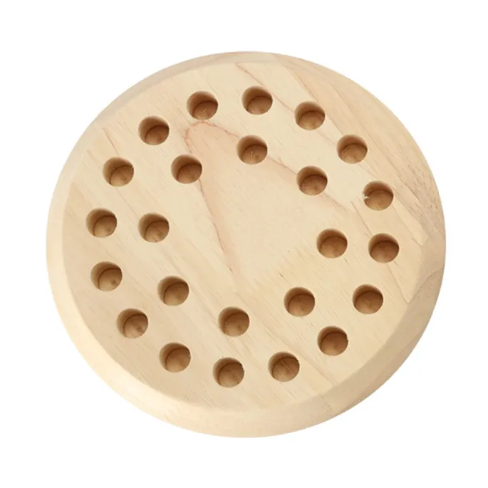 Wszystkie elementy zestawu gry logicznej memory przed rozgrywką