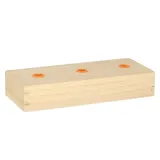 widok całej piramidy na stabilnej drewnianej podstawie