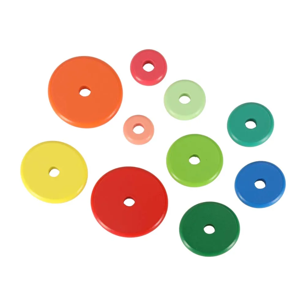 trzy drążki umożliwiające różne warianty zabawy piramidą