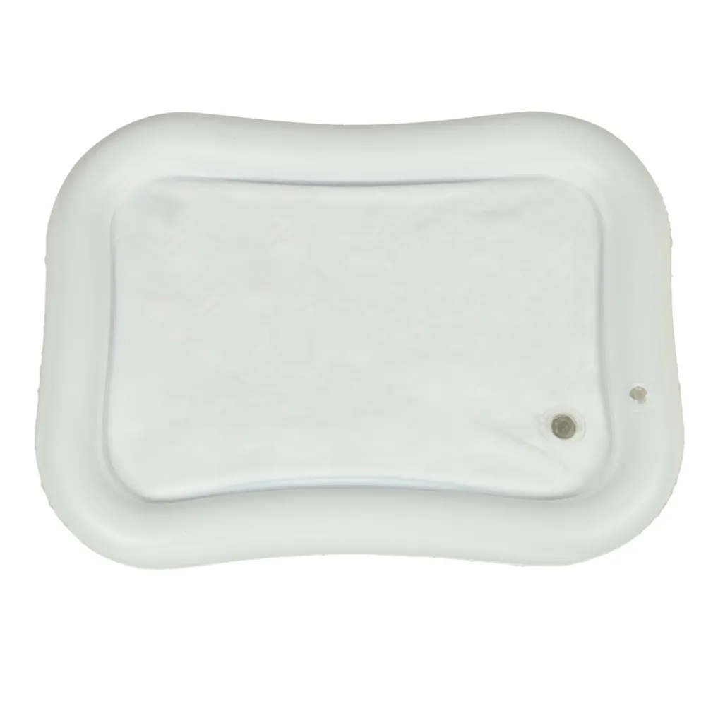 Zbliżenie na kontrastowe, geometryczne figury na macie wodnej