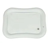 Zbliżenie na kontrastowe, geometryczne figury na macie wodnej