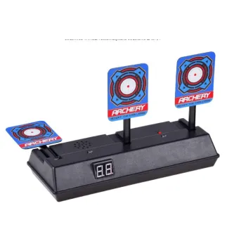 widoczne efekty świetlne podczas trafienia w tarczę strzelnicy