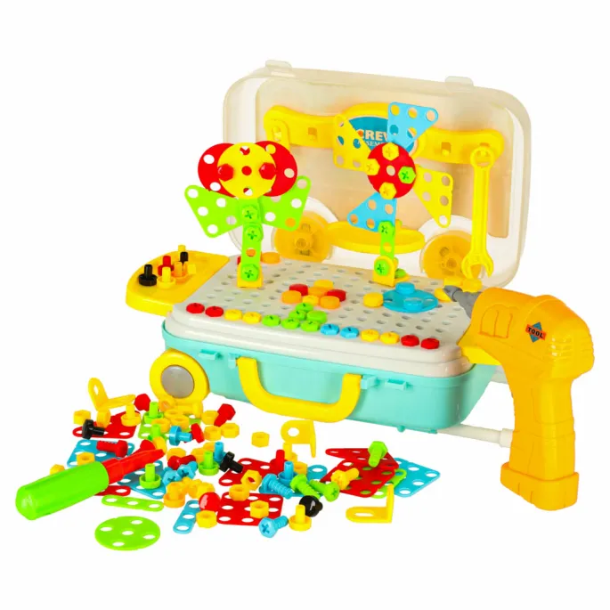 wszystkie 258 elementów zestawu rozłożone obok siebie na powierzchni