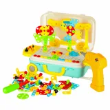 wszystkie 258 elementów zestawu rozłożone obok siebie na powierzchni