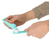 szczoteczka, pasta i lusterko z zestawu hipopotamowego